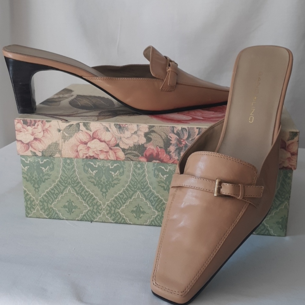 Bandolino Leather Camel Slides sz 9